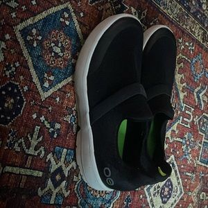 Women’s oofo oomg ezee slip on